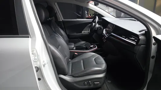 Kia 니로 플러스 2022 11