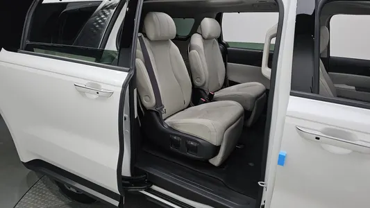 Kia Carnival 7 2023 12
