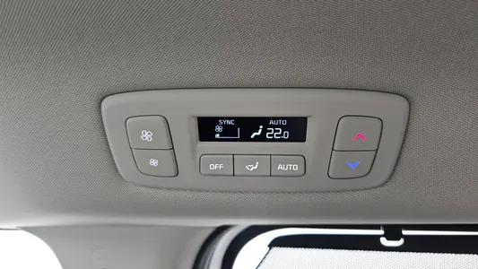Kia Carnival 7 2023 36