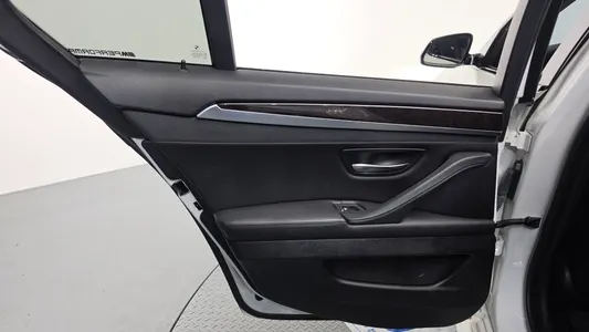 BMW 5 Series (F10) 528i M 2016 25