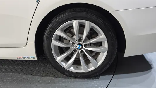 BMW 5 Series (F10) 528i M 2016 21