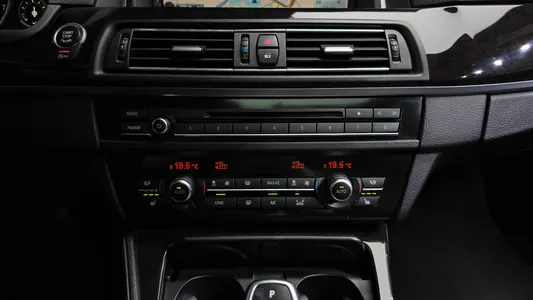 BMW 5 Series (F10) 528i M 2016 34