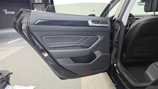 Volkswagen 아테온 2.0 TDI 2022 25