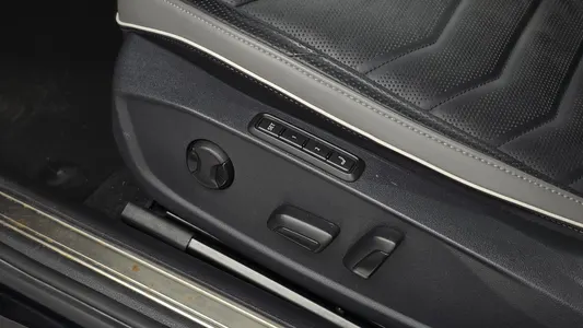 Volkswagen 아테온 2.0 TDI 2022 32