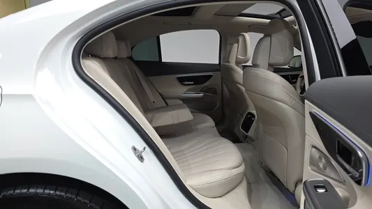 Mercedes-Benz E-Class W214 E300 4MATIC 2024 10