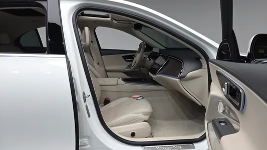 Mercedes-Benz E-Class W214 E300 4MATIC 2024 26