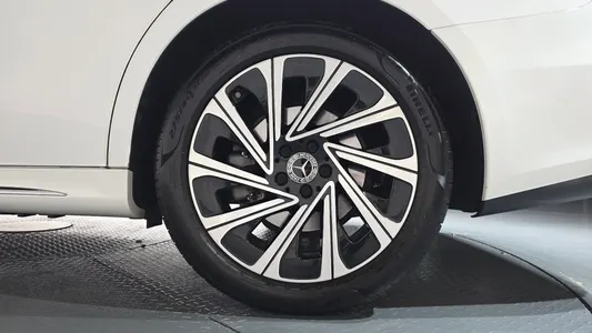 Mercedes-Benz E-Class W214 E300 4MATIC 2024 21
