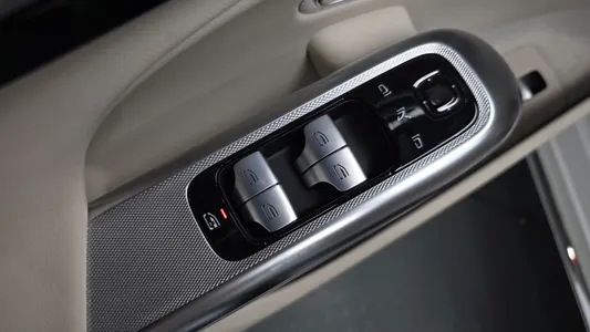 Mercedes-Benz E-Class W214 E300 4MATIC 2024 35