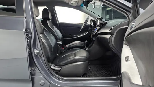 Hyundai () 1.6 GDI 2013 12