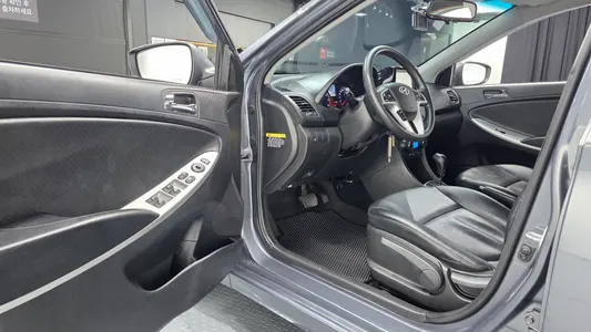 Hyundai () 1.6 GDI 2013 10