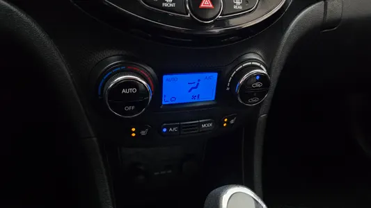 Hyundai () 1.6 GDI 2013 17
