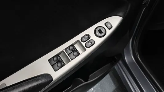 Hyundai () 1.6 GDI 2013 18