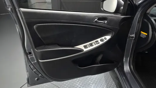 Hyundai () 1.6 GDI 2013 24