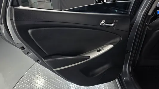 Hyundai () 1.6 GDI 2013 25