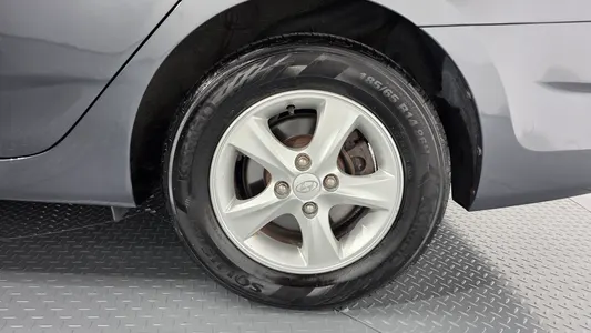 Hyundai () 1.6 GDI 2013 21