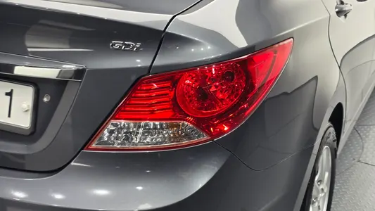 Hyundai () 1.6 GDI 2013 23