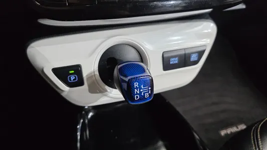 Toyota 4 1.8 E 2017 9