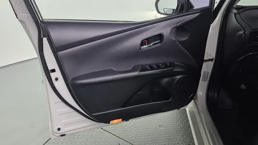 Toyota 4 1.8 E 2017 24
