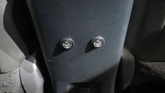 Toyota 4 1.8 E 2017 27