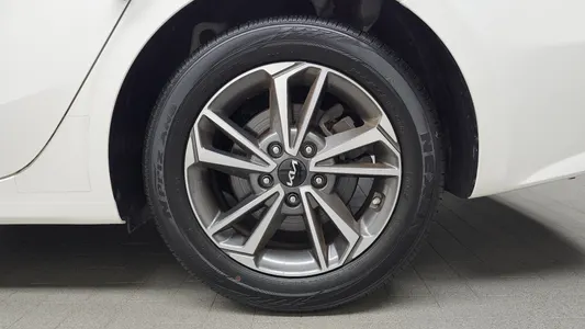 Kia K3 2 1.6 2023 22