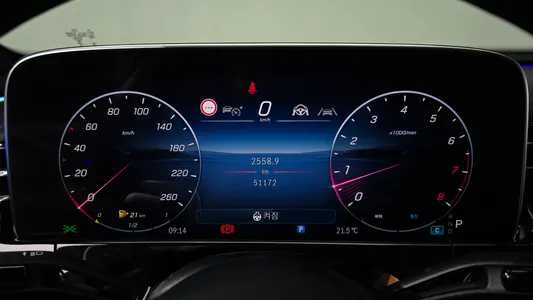 Mercedes-Benz E-Class W214 E300 4MATIC 2024 8