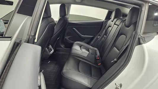 Tesla 3 AWD 2021 12