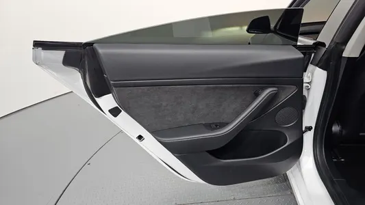 Tesla 3 AWD 2021 26
