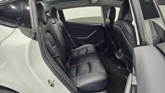 Tesla 3 AWD 2021 27