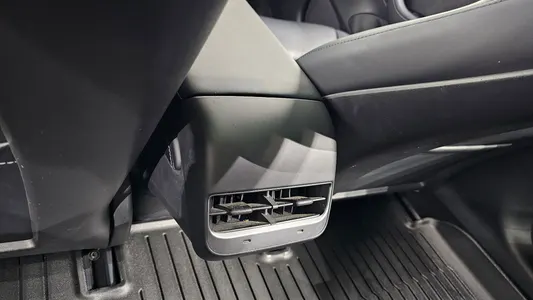 Tesla 3 AWD 2021 33