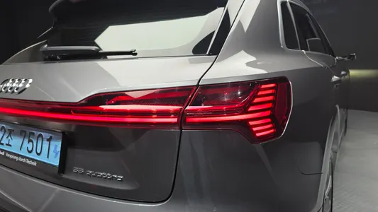 Audi e- 55 2021 23