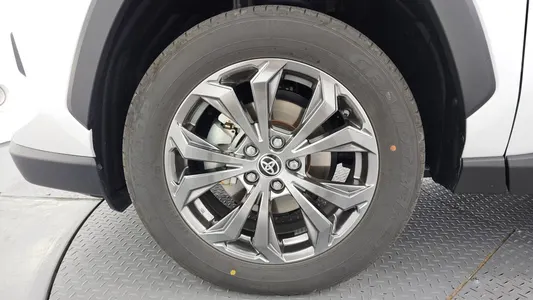 Toyota RAV4 5 2.5 4WD LTD 2025 5