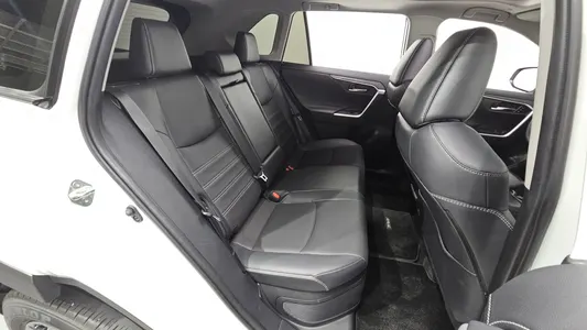 Toyota RAV4 5 2.5 4WD LTD 2025 11