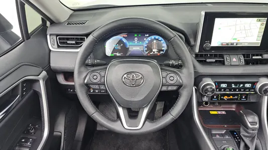 Toyota RAV4 5 2.5 4WD LTD 2025 13