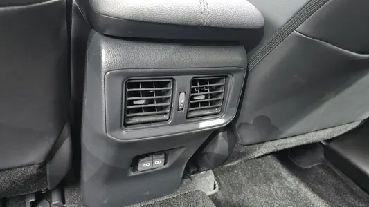 Toyota RAV4 5 2.5 4WD LTD 2025 33