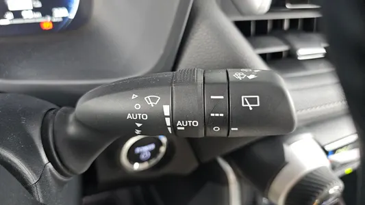 Toyota RAV4 5 2.5 4WD LTD 2025 27