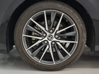 Toyota (XV70) 2.5 XLE 2023 4