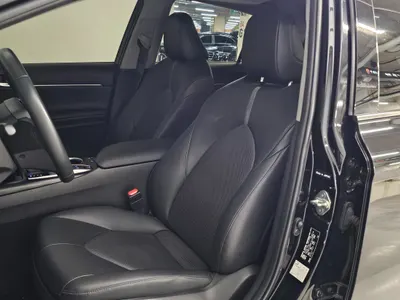 Toyota (XV70) 2.5 XLE 2023 8