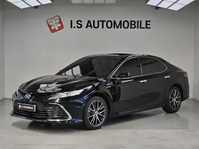 Toyota (XV70) 2.5 XLE 2023