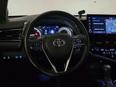 Toyota (XV70) 2.5 XLE 2023 12