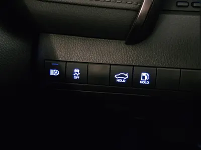 Toyota (XV70) 2.5 XLE 2023 17