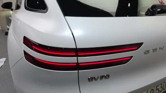 Genesis GV70 2.5T AWD 2023 24