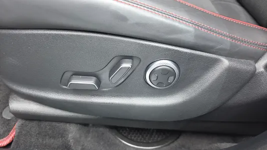 Genesis GV70 2.5T AWD 2023 33