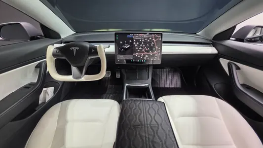 Tesla 3 AWD 2021 7