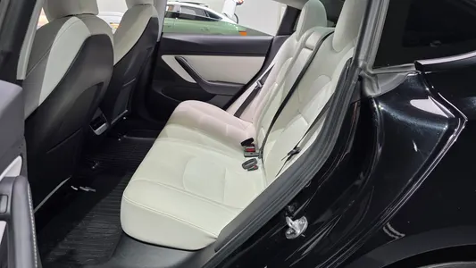 Tesla 3 AWD 2021 11