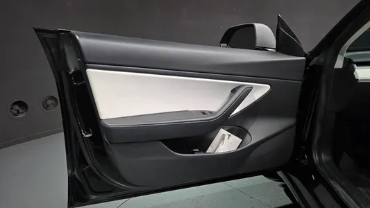Tesla 3 AWD 2021 23