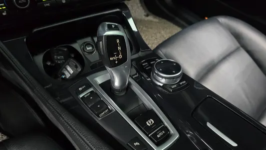 BMW 5 Series (F10) 520d 2014 9