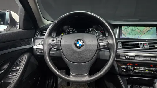 BMW 5 Series (F10) 520d 2014 13