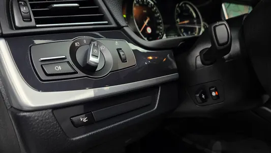 BMW 5 Series (F10) 520d 2014 14