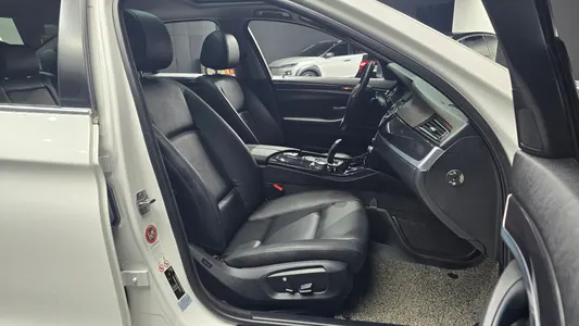 BMW 5 Series (F10) 520d 2014 10