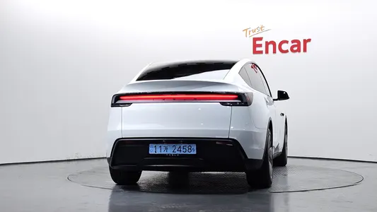 Tesla Y RWD 2026 4